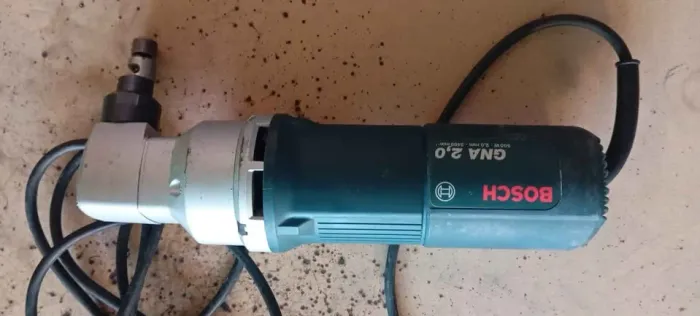 Tesoura de punção Bosch semi nova
