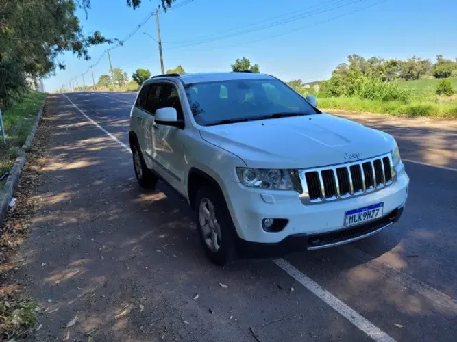 Jeep Grand Cherokee Limited 3.0 TB Dies. AUT 2013