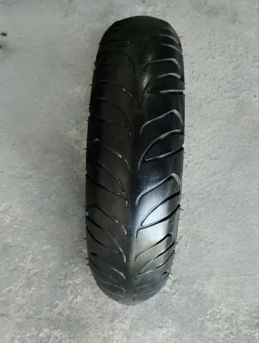 Vendo Pneu De PCX scooter etc.. Medida 120/70/14
