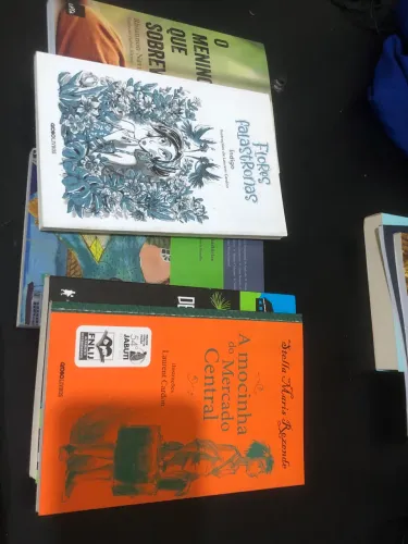 Kit com 5 livros em novos