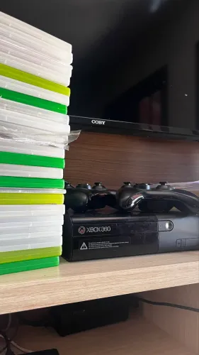 XBOX 360 Super Slim ORIGINAL!! Com 2 CONTROLES e mais de 30 JOGOS!!!