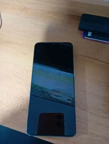 Troco pro outro celular bom ele desligou não liga,mas dar sinal de vida quando bota carreg