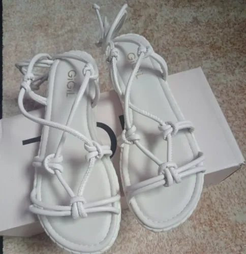 Sandália com amarrações off white