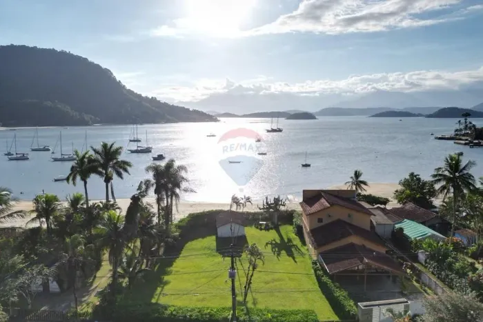 Angra dos Reis, casa à venda, 270 m² em terreno de 4.500 m² na Praia do Retiro