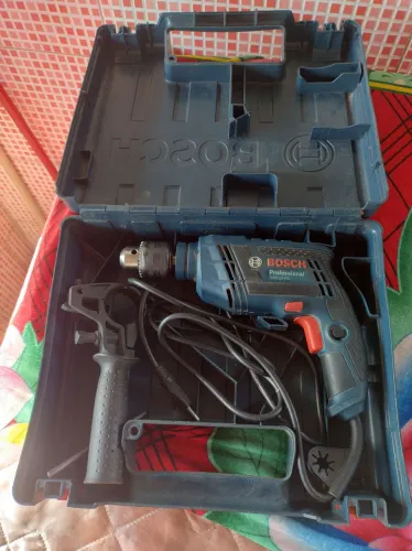 Furadeira Bosch GSB 13 RE 750w, 127v.