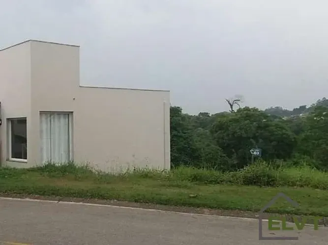 Terreno à Venda de 578m² no Condomínio Golf Village | Granja Viana