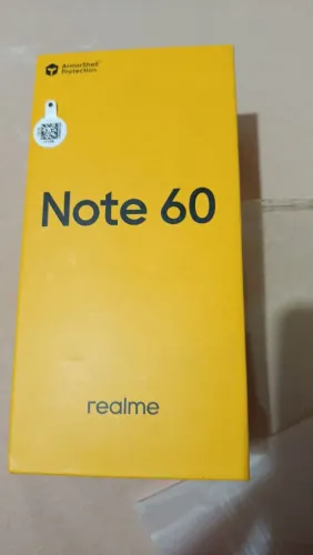 Vendo celular Semi Novo, com caixa s detalhes.