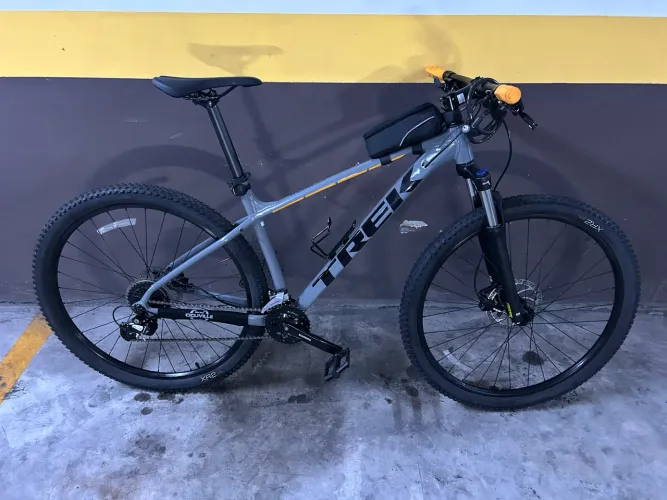 Bicicleta Trek Marlin 6 2020 ÚNICO DONO (NUNCA USADA) 16 marchas quadro L Cinza LINDA!