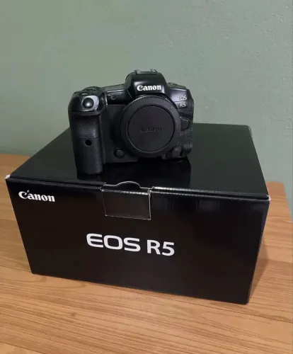 Camera Canon R5 Semi Nova + 2 Baterias + Alça E Caixa R5