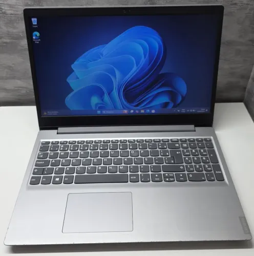 Notebook AMD RYZEN 5  8gb ram/ssd 256gb 