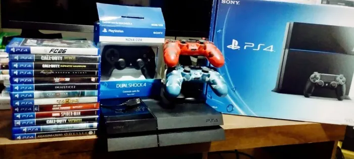 PLAYSTATION 4 - 500GB + JOGOS + 3 CONTROLES