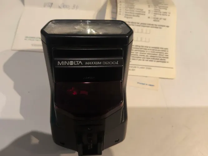 Flash Minolta Program 3200i para câmeras analógicas. Na caixa . funcionando