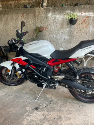 Triumph Street Triple 675R ? 2013/2014