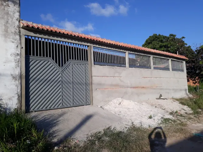 Aluga- se casa em salinas para o mês de julho.