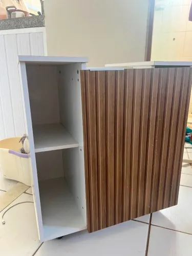 Gabinete Banheiro Pequin, Branco/ripado | Para Pia de Coluna, Armário Moderno, Com 1 Porta