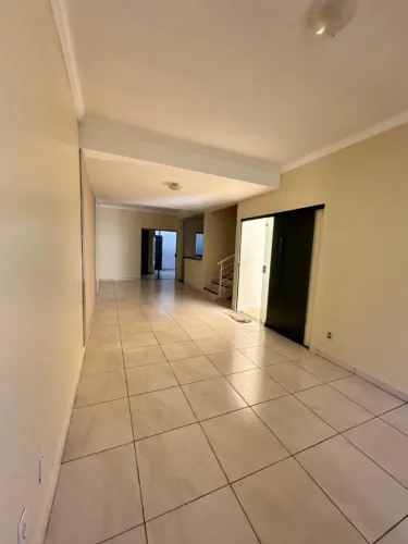 Excelente sobrado com 4 quartos para locação no Setor Jaó com armarios.
