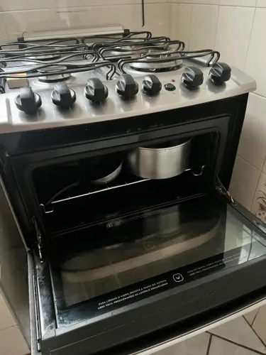Vendo fogão de inox forno duplo, acendedor elétrico, mto conservado.