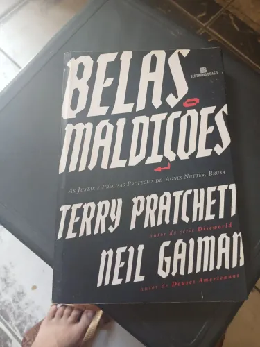 Belas Maldições. Livro de Comédia.