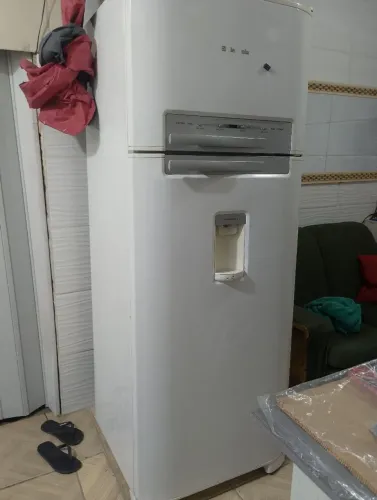 Geladeira Eletrolux 220 volts