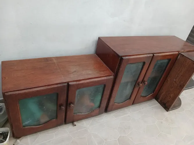 Vendo um armário de cozinha com cantoneira