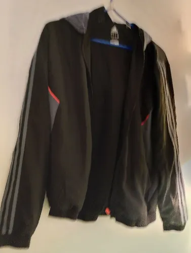 Roupas novas de marcas no precinho 