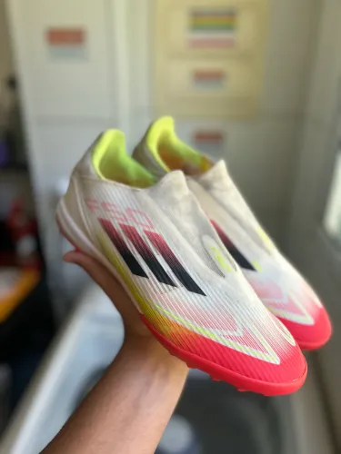 CHUTEIRA ADIDAS TAMANHO 40