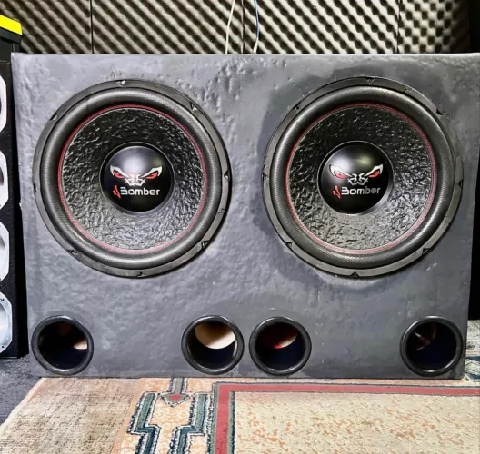 Subwoffer Bicho Papão com caixa duto 2400w RMS total com 1200w rms cada