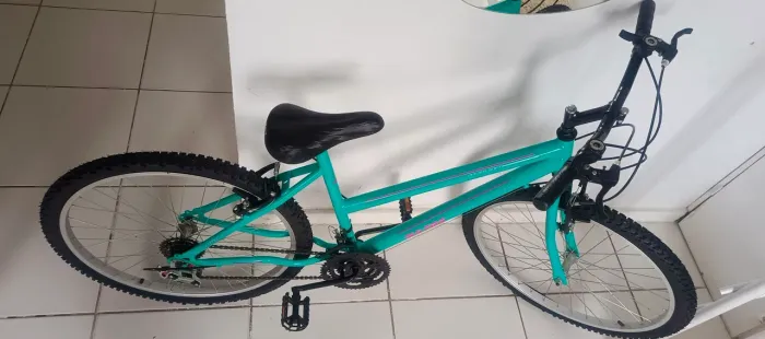 Bicicleta Ultra Bike Sport, seminova cor verde, freios V-Break, Aro 26, 18 marcha