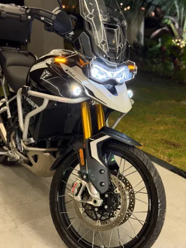 Tiger 900 com apenas 1.100km primeira revisão já feita  e ipva total 2026 pago