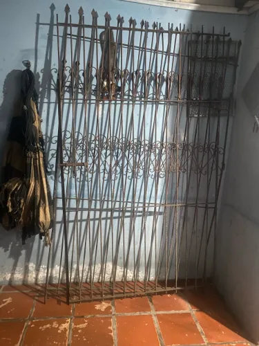 Portão de ferro maciço 