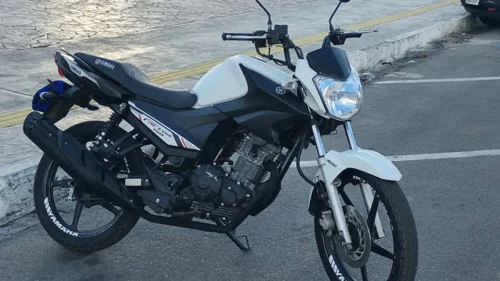 Moto Yamaha factor 