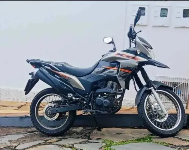Vendo ou troco por Xre190 ou Bros160 com ano acima de 2024.