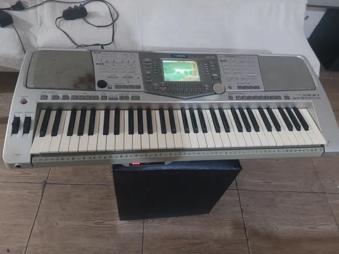 Vendo teclado Yamaha PSR 2100
