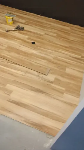 Instalador de piso veniculo 