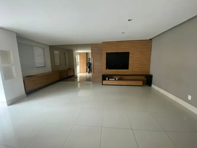 Painel TV com armários e gavetas 