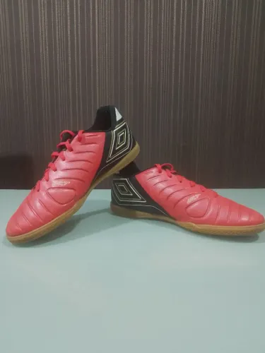 CHUTEIRA Umbro número 39-40