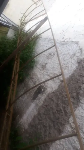 Estrutura  para toldo de ferro em otimo estado  .