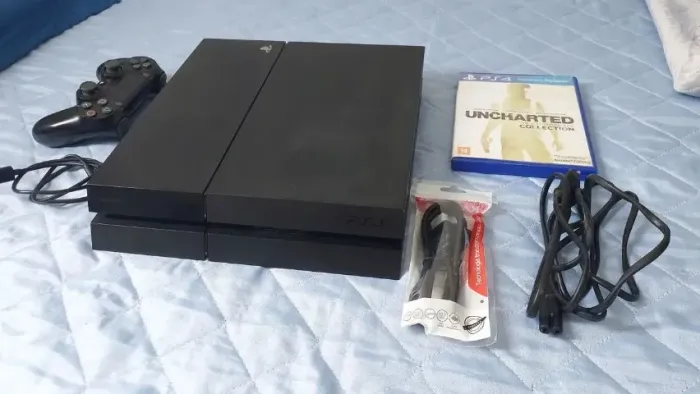 Playstation 4 + 1 controle + jogo