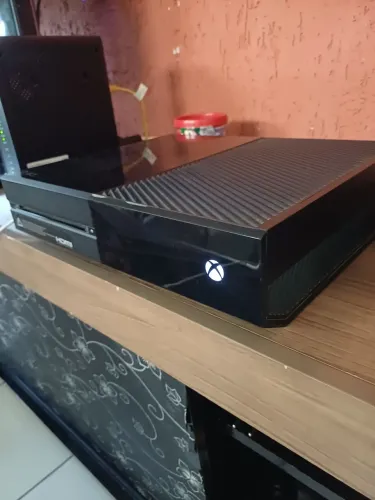 Xbox one 500gb fat com dois controles 