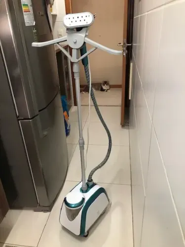 Passadeira vertical a vapor Electrolux 220v