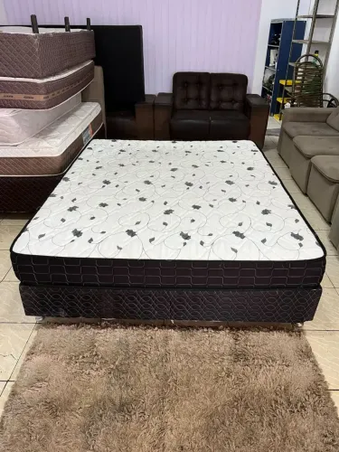 Cama box Casal Queen espuma D28 bem conservada ((ENTREGO GRATIS))