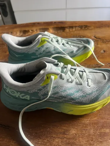Tênis HOKA Speedgoat 5 - tamanho 38