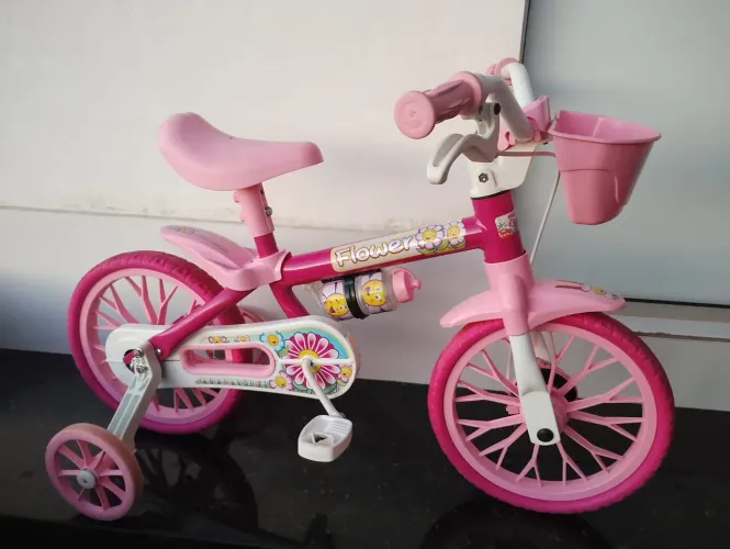 VENDE-SE BICICLETA SEMI NOVA ARO 12