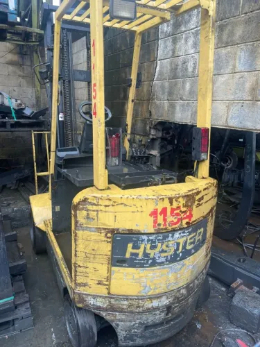 Lote com 06 Empilhadeiras Hyster E55XM