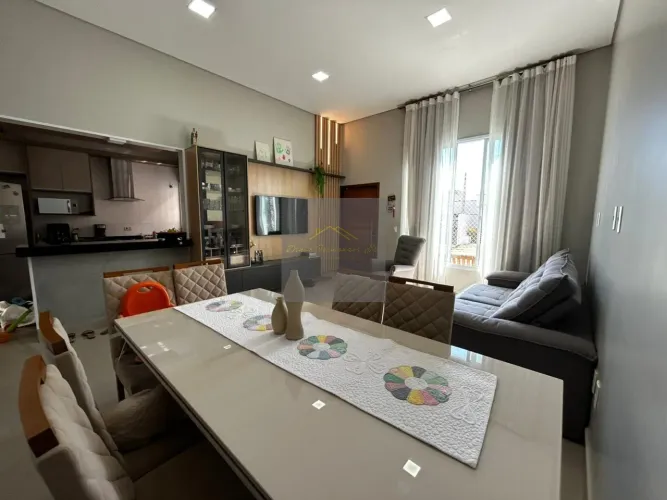 Venda de Casa em Condomínio com 3 Quartos e 2 Vagas de Garagem Em Indaiatuba - Imperdível!