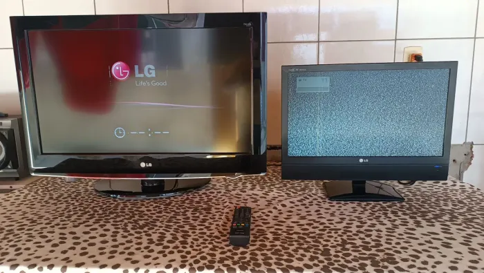 Duas tvs LG (32 e 22) para quem precisa de peças R$100