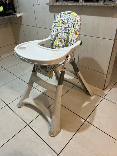 Cadeirinha de alimentação galzerano