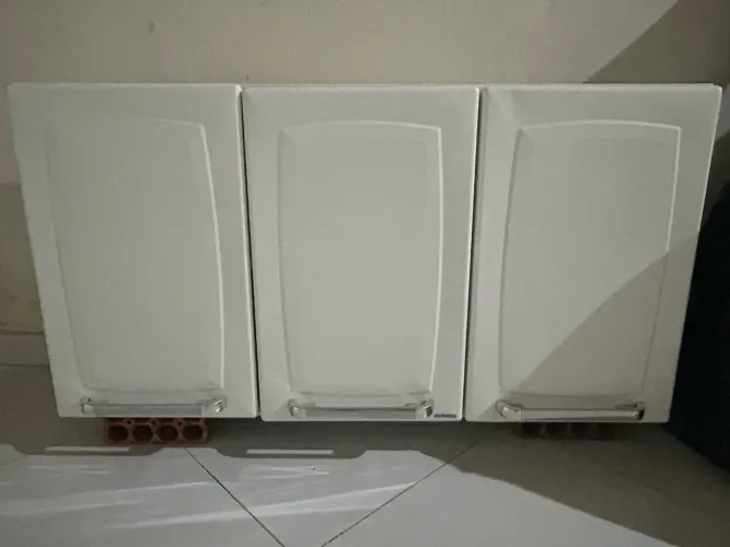 Armário aéreo de aço, marca Itatiaia. 3 portas