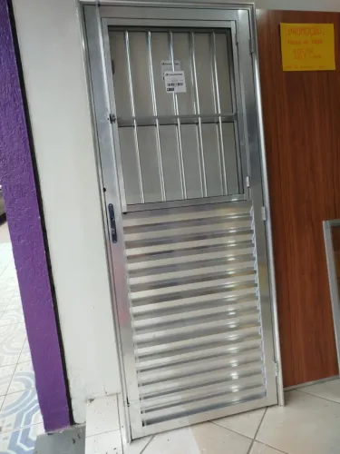 Porta de Alumínio Reforçada com Vidro 210x86.