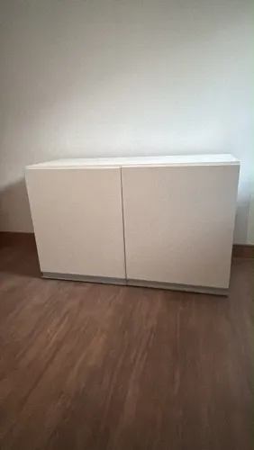 Armário de embutir branco com duas portas com amortecedor